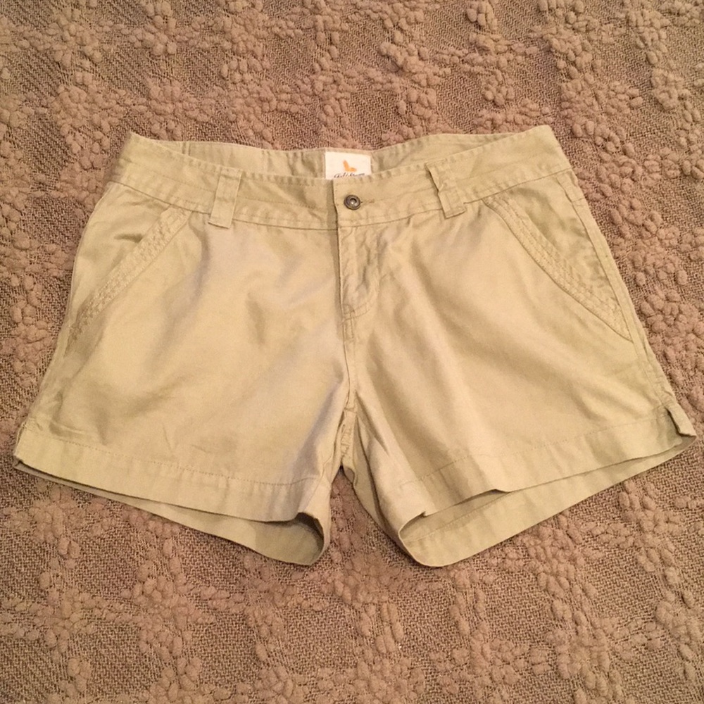Woman's Field & Stream Shorts Tan Large